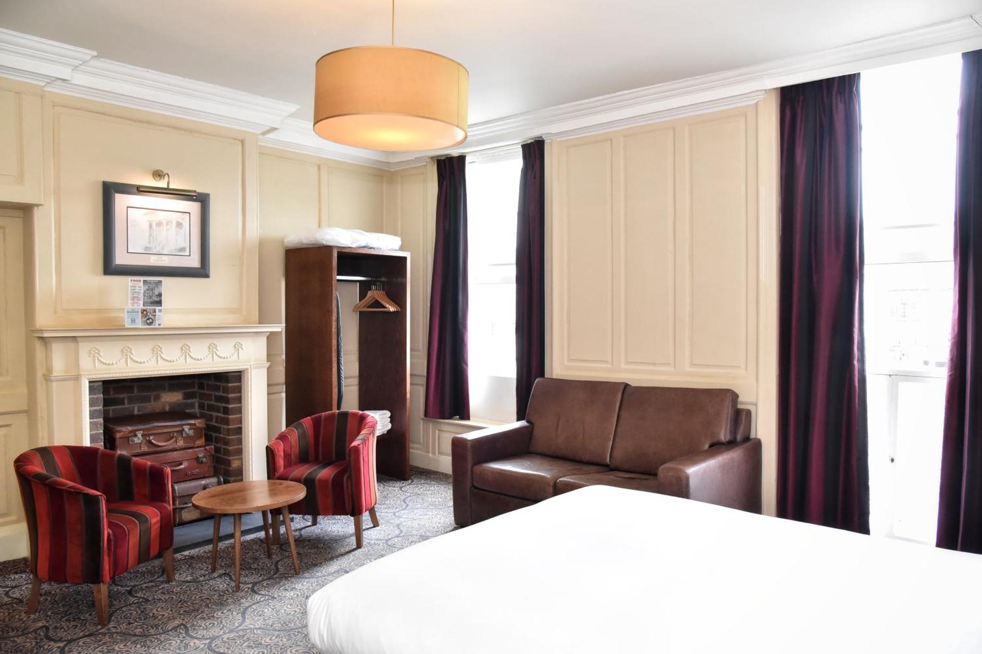 The Castle Hotel Wetherspoon 루틴 외부 사진