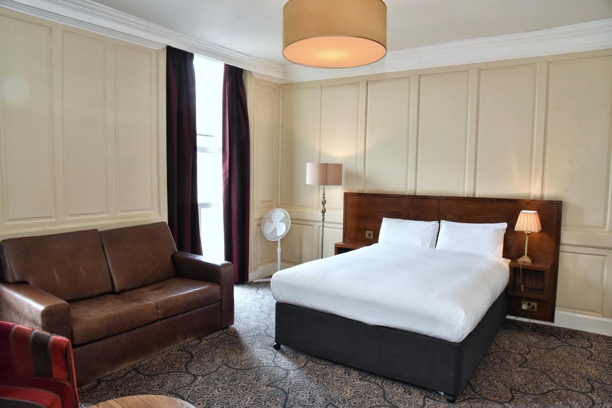 The Castle Hotel Wetherspoon 루틴 외부 사진