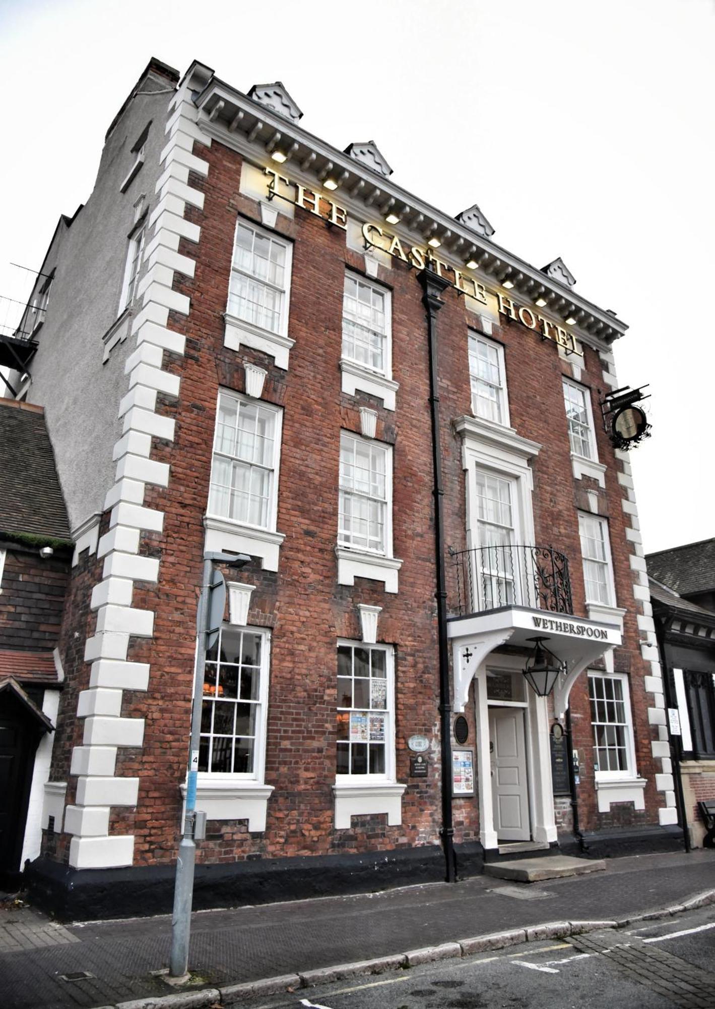 The Castle Hotel Wetherspoon 루틴 외부 사진