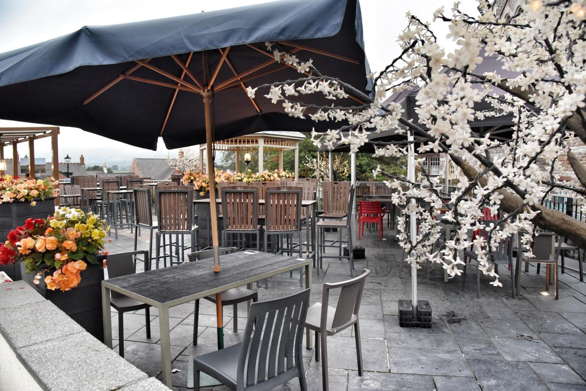 The Castle Hotel Wetherspoon 루틴 외부 사진