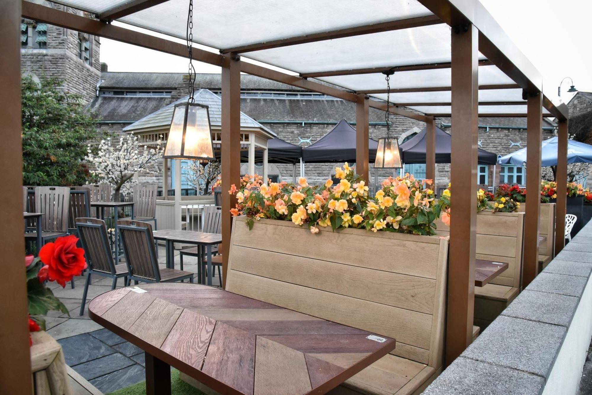 The Castle Hotel Wetherspoon 루틴 외부 사진