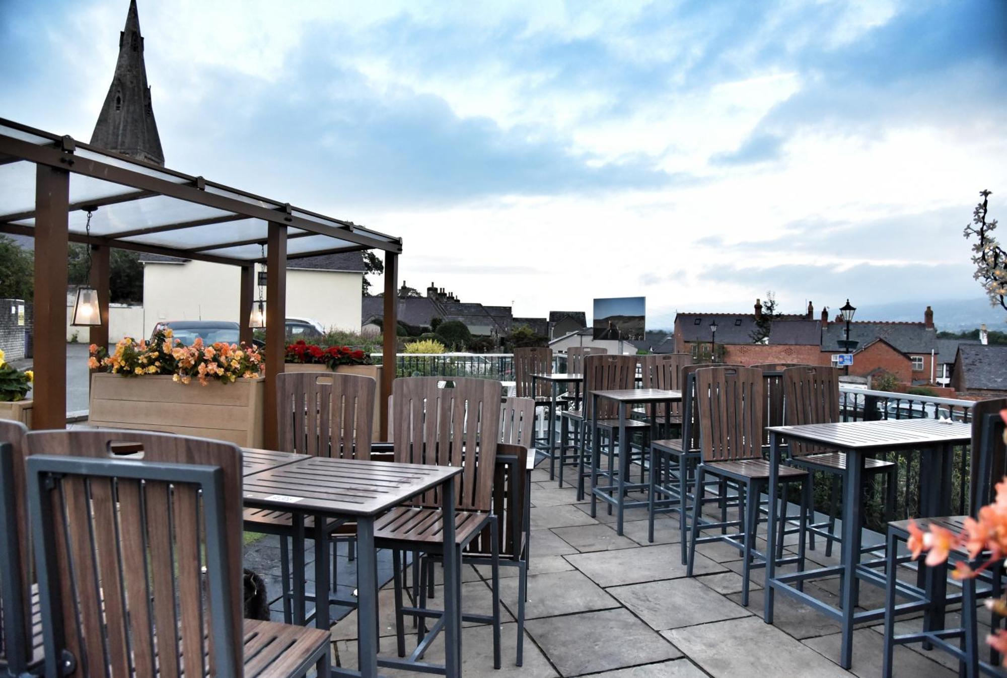 The Castle Hotel Wetherspoon 루틴 외부 사진
