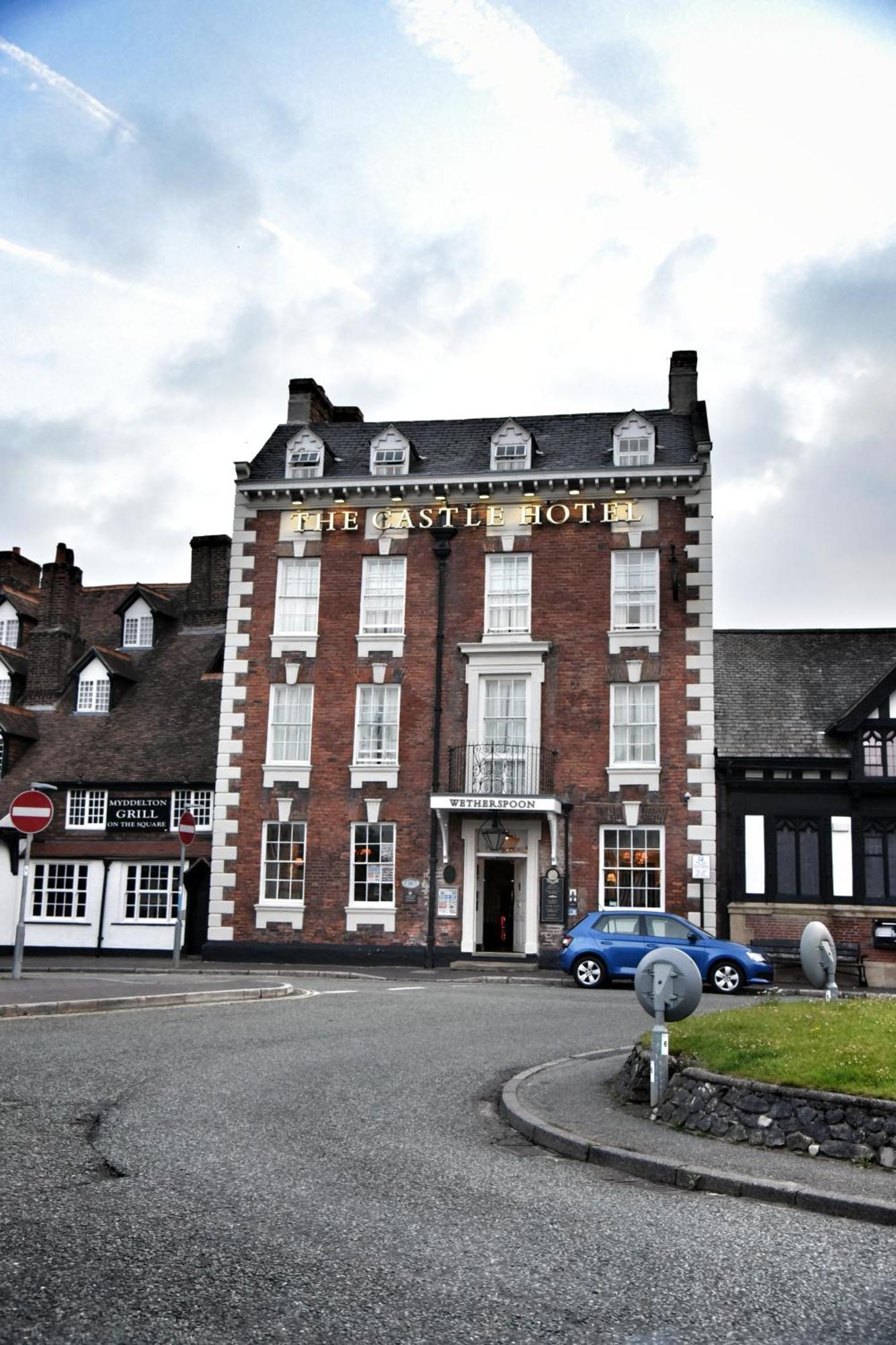 The Castle Hotel Wetherspoon 루틴 외부 사진