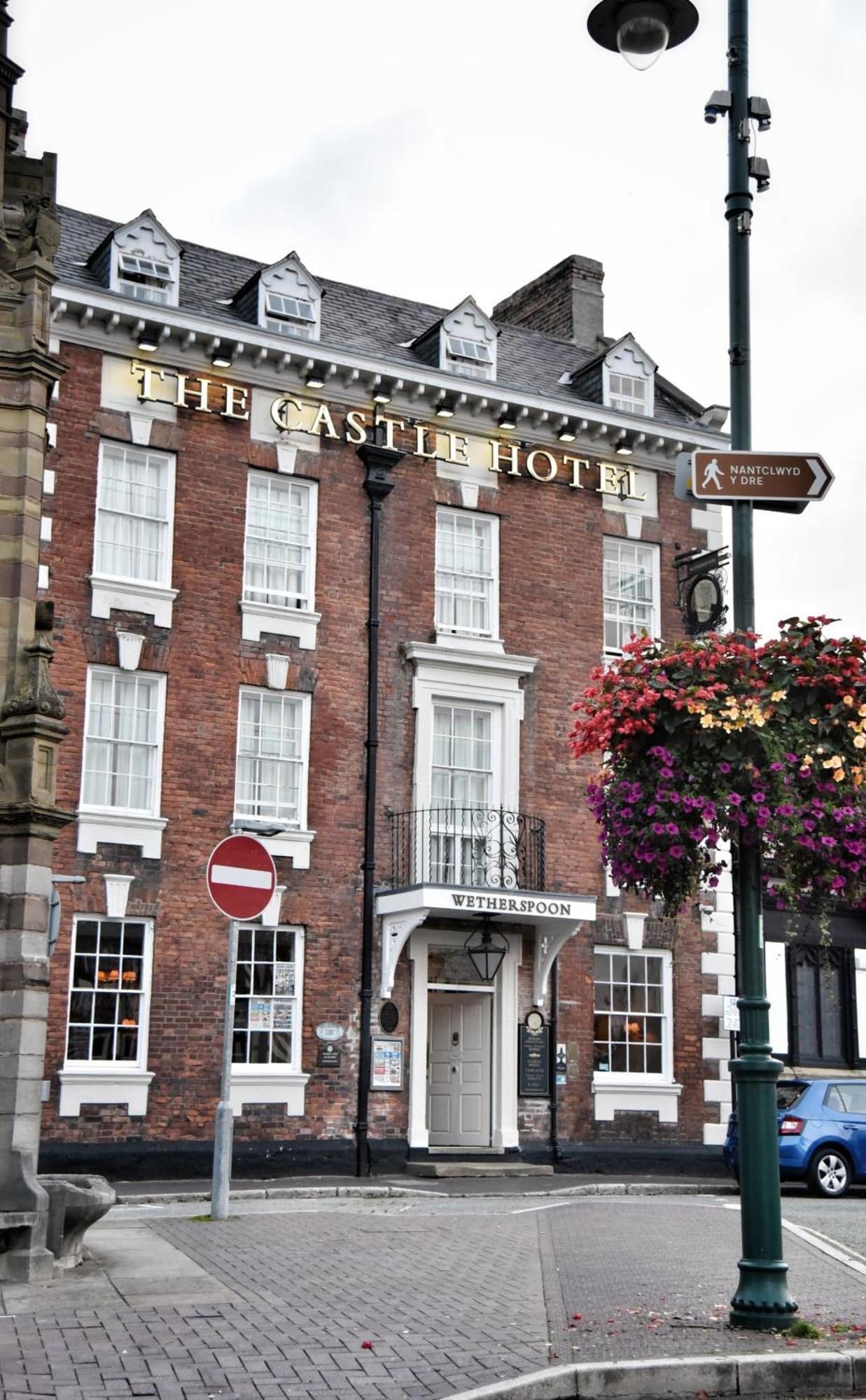The Castle Hotel Wetherspoon 루틴 외부 사진