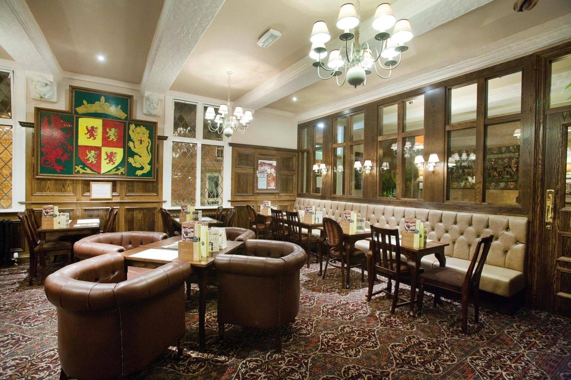 The Castle Hotel Wetherspoon 루틴 외부 사진