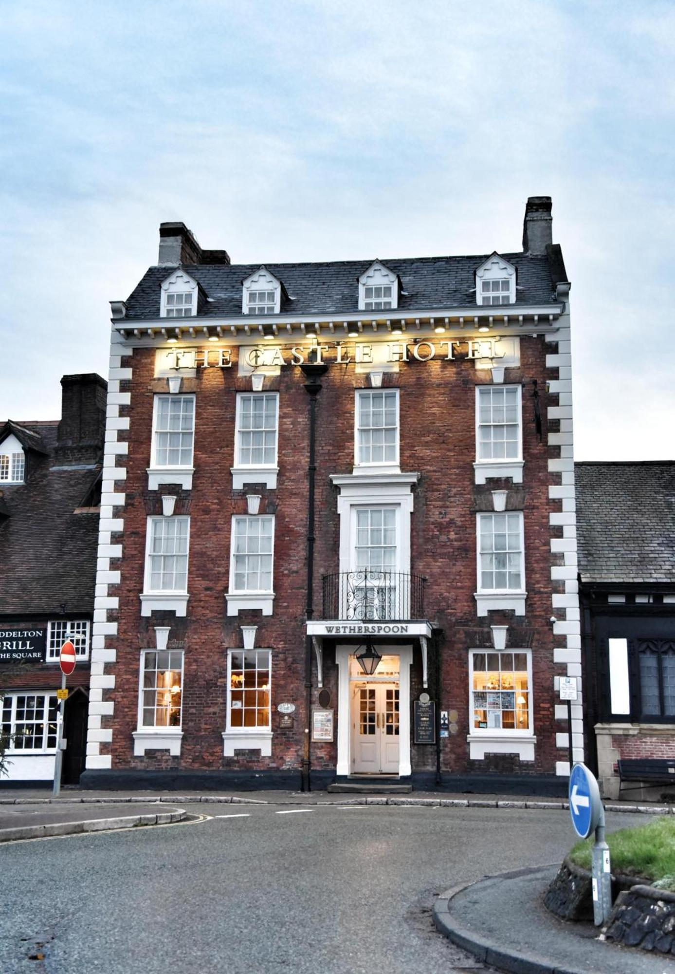 The Castle Hotel Wetherspoon 루틴 외부 사진