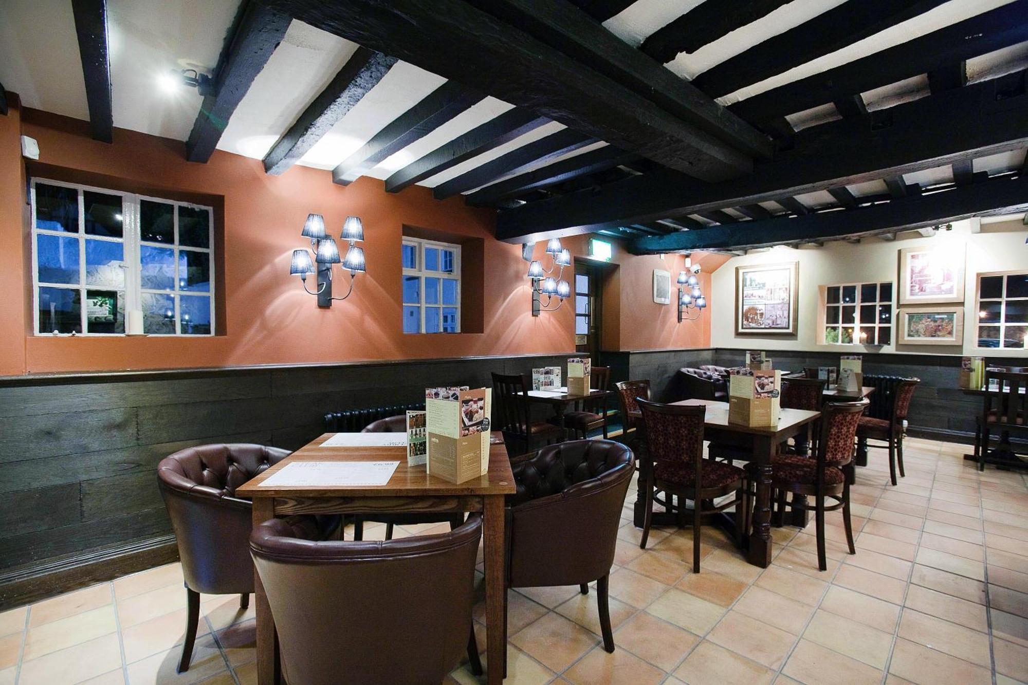 The Castle Hotel Wetherspoon 루틴 외부 사진