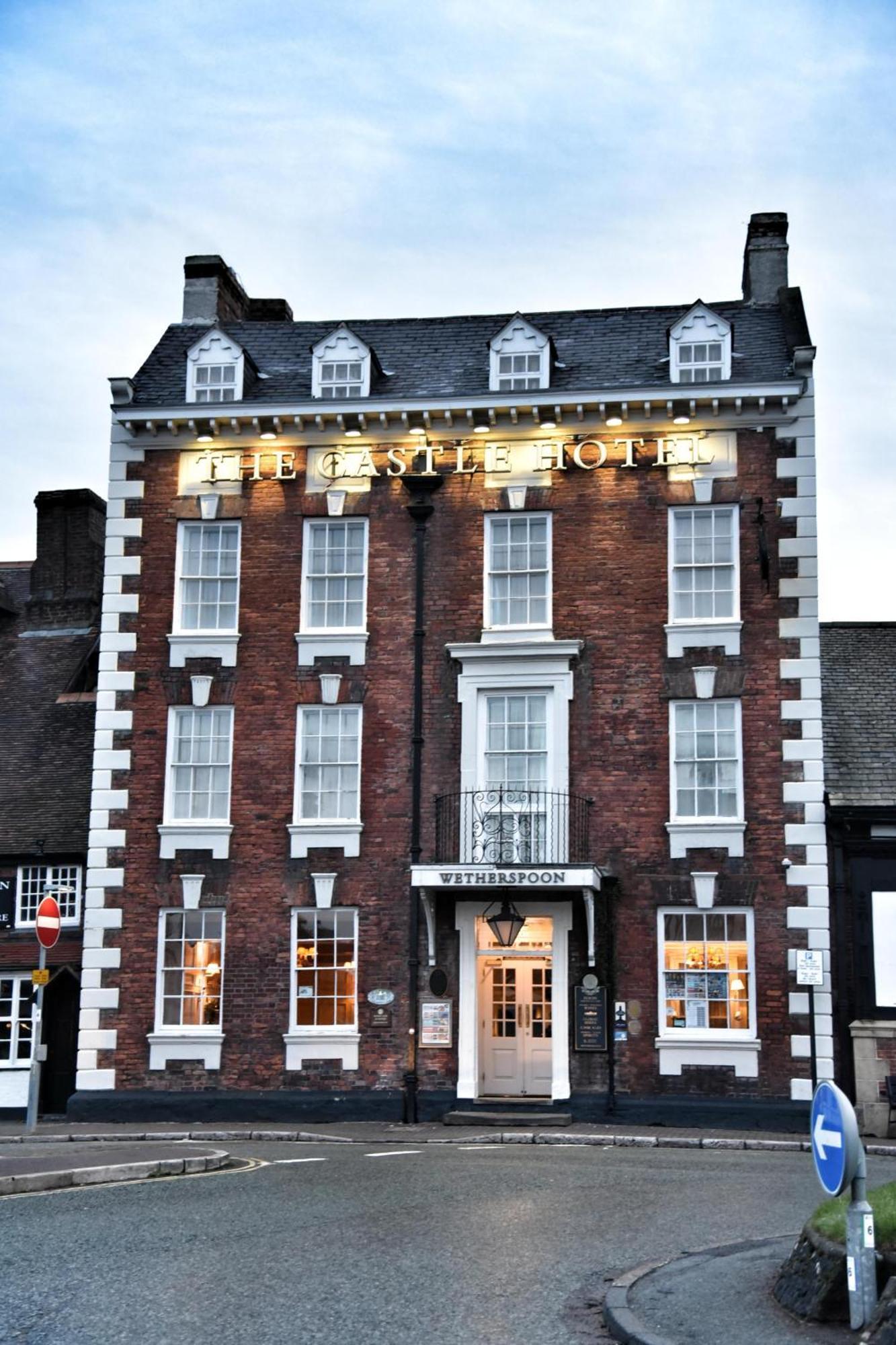 The Castle Hotel Wetherspoon 루틴 외부 사진