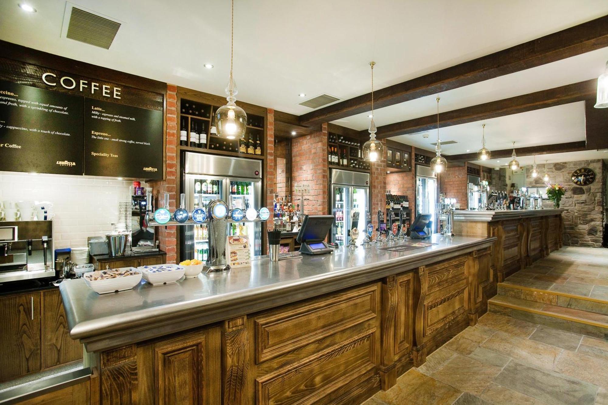 The Castle Hotel Wetherspoon 루틴 외부 사진
