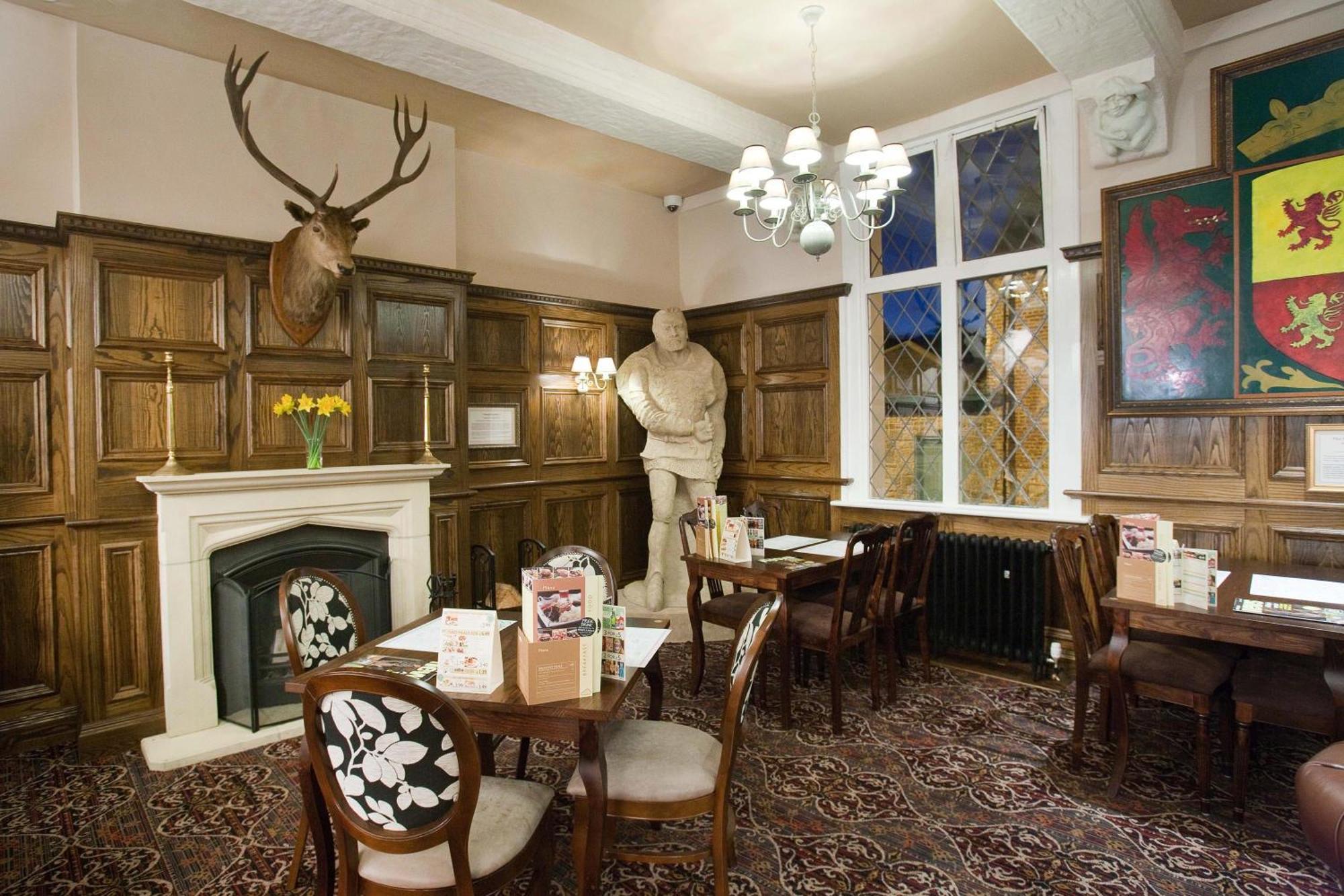 The Castle Hotel Wetherspoon 루틴 외부 사진