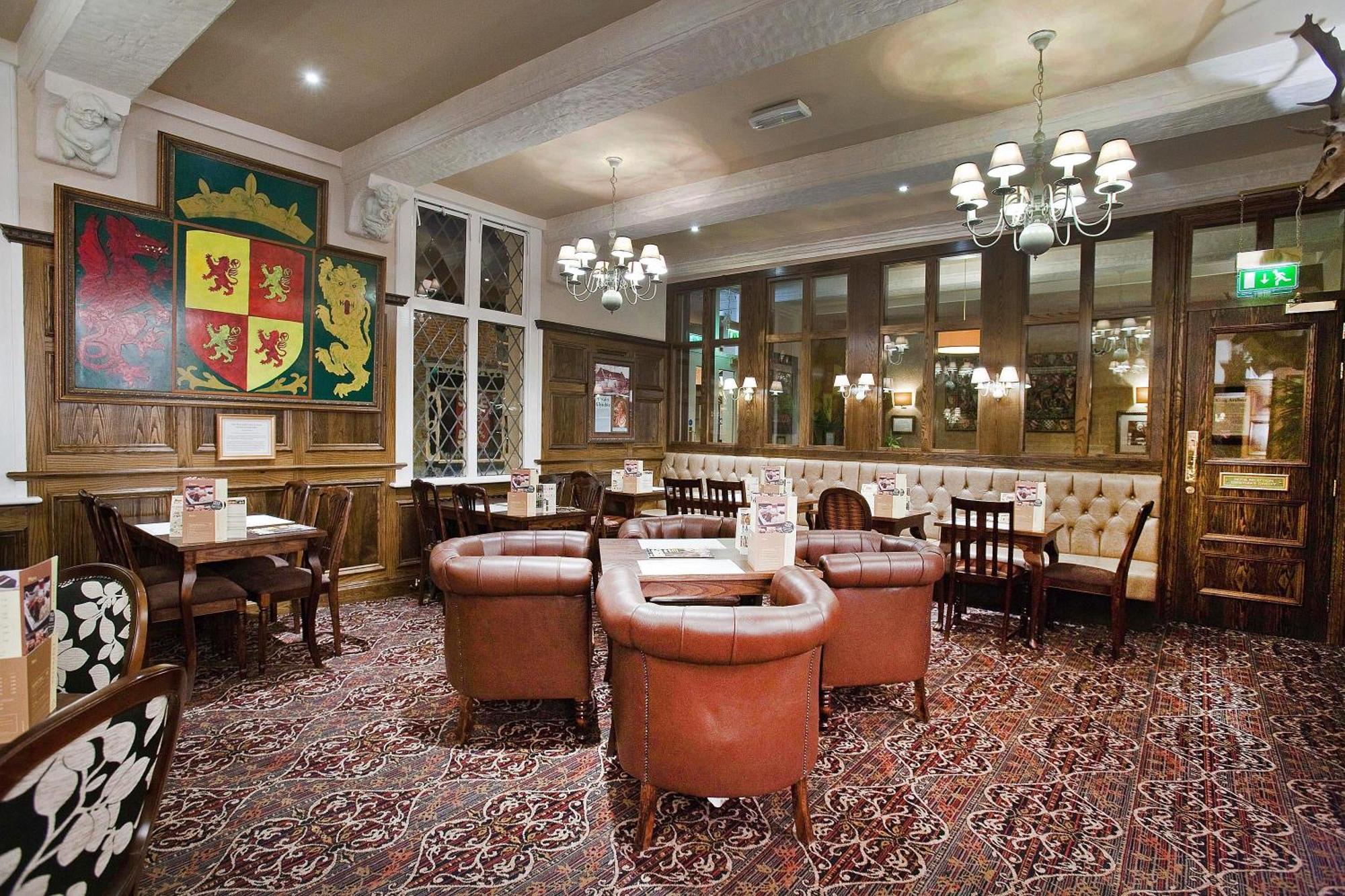 The Castle Hotel Wetherspoon 루틴 외부 사진