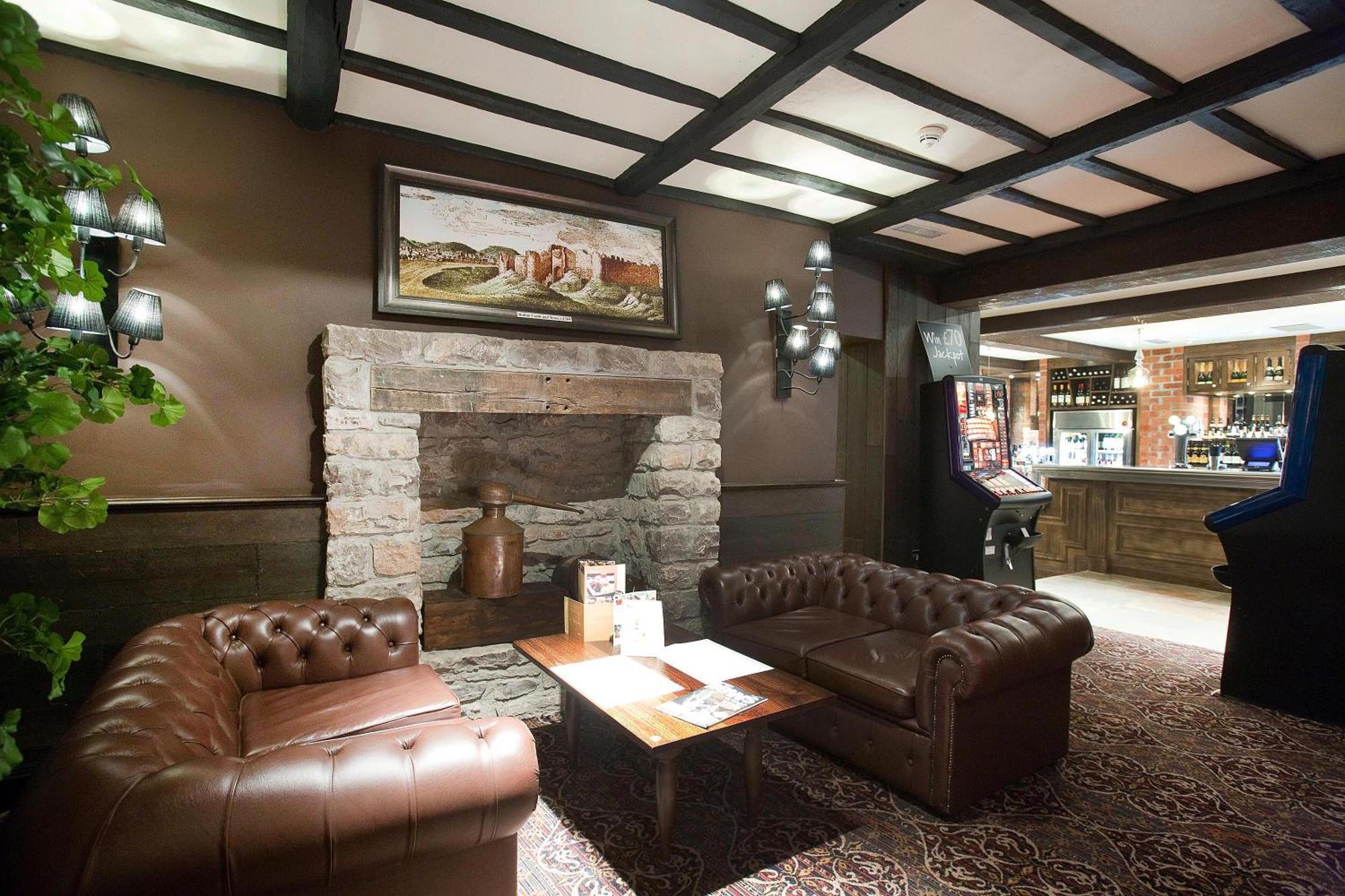 The Castle Hotel Wetherspoon 루틴 외부 사진