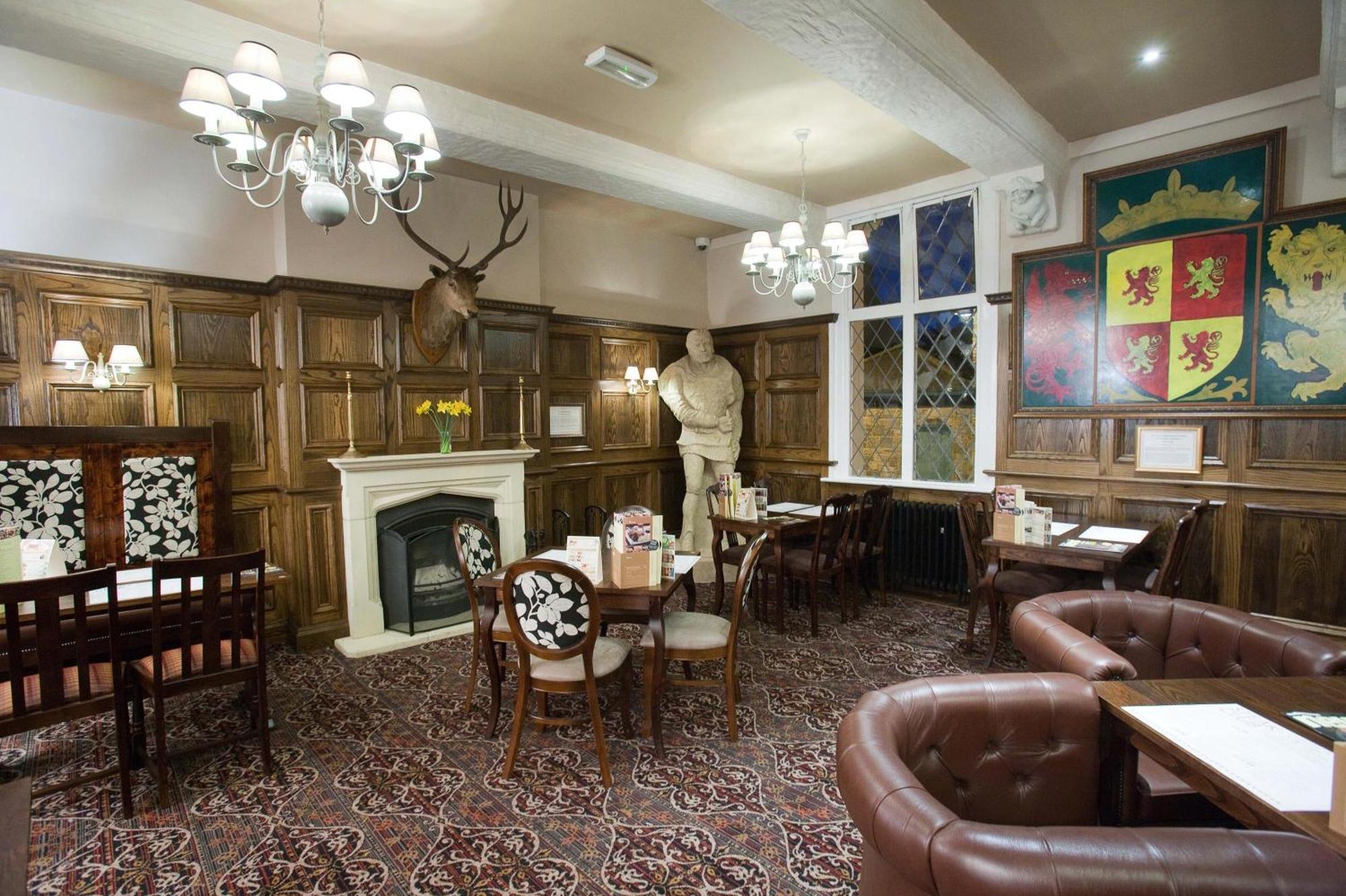 The Castle Hotel Wetherspoon 루틴 외부 사진