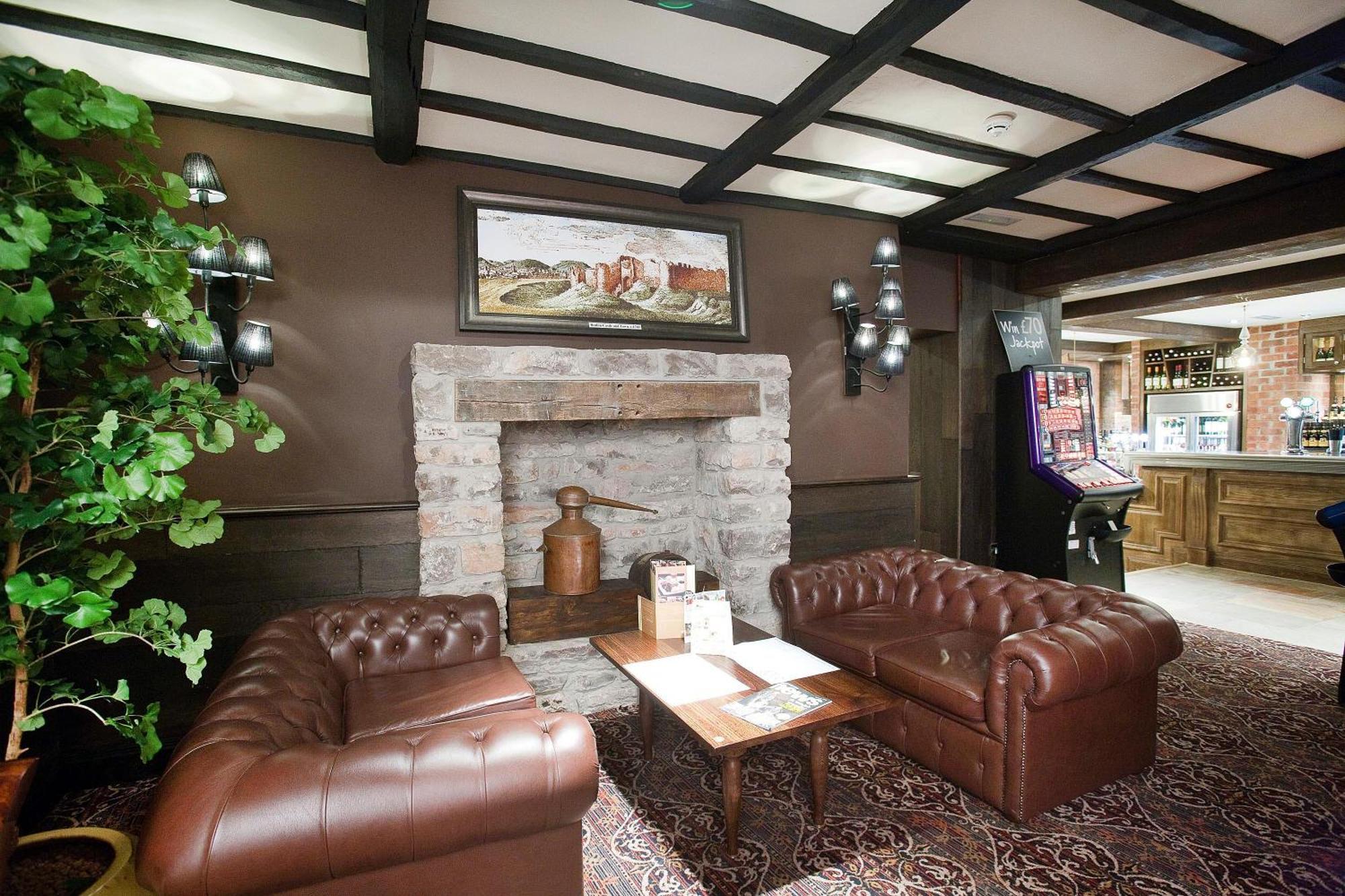 The Castle Hotel Wetherspoon 루틴 외부 사진