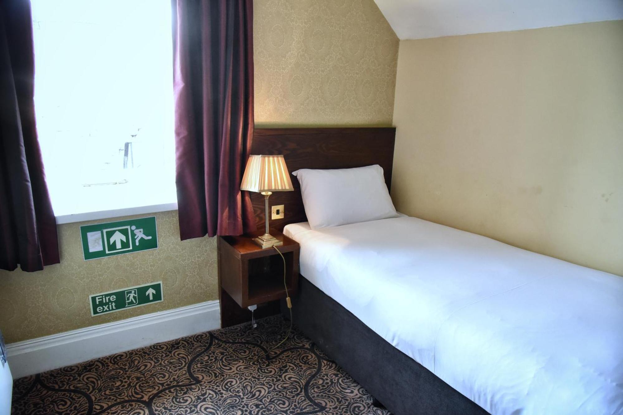 The Castle Hotel Wetherspoon 루틴 외부 사진