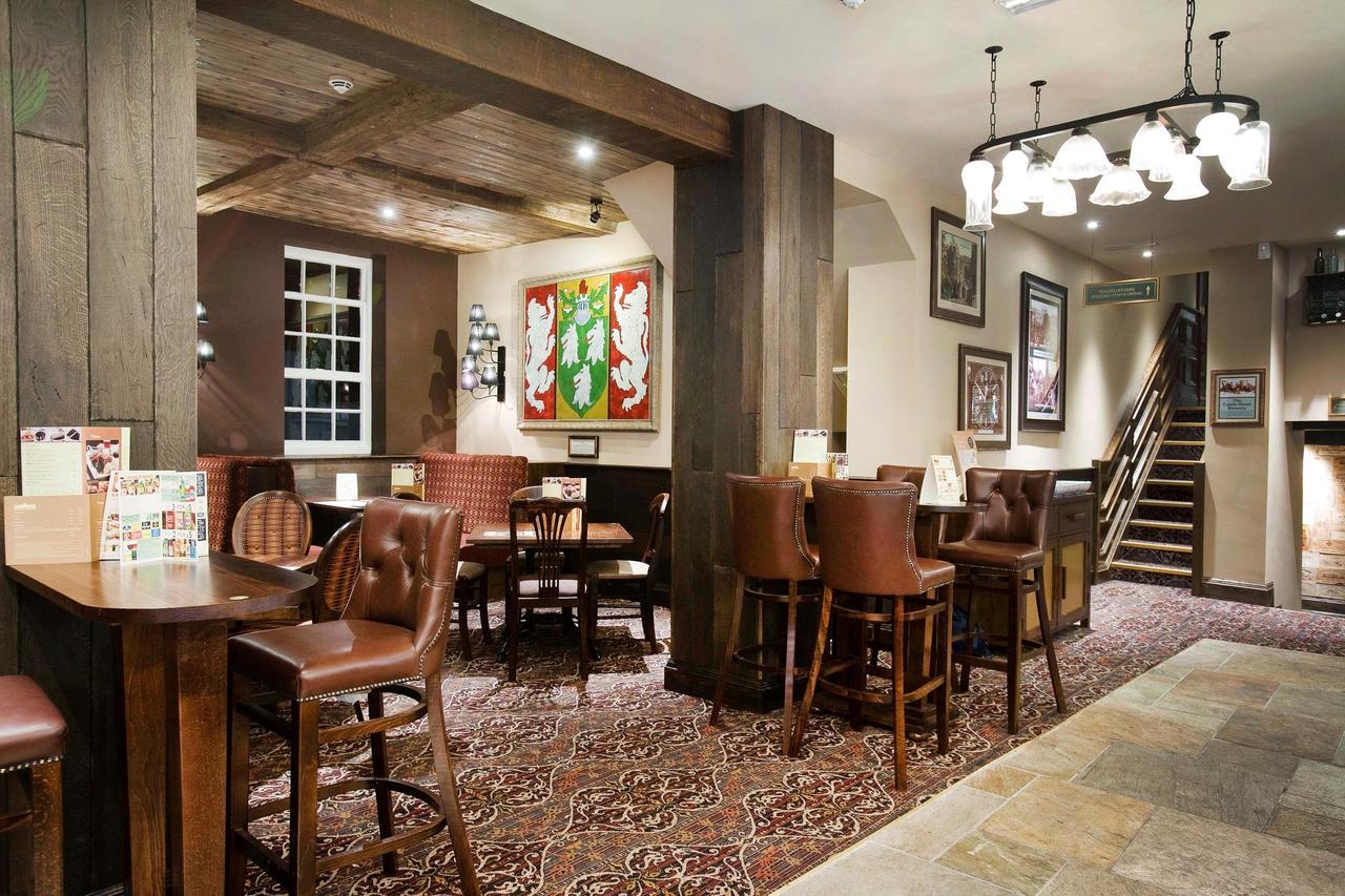 The Castle Hotel Wetherspoon 루틴 외부 사진
